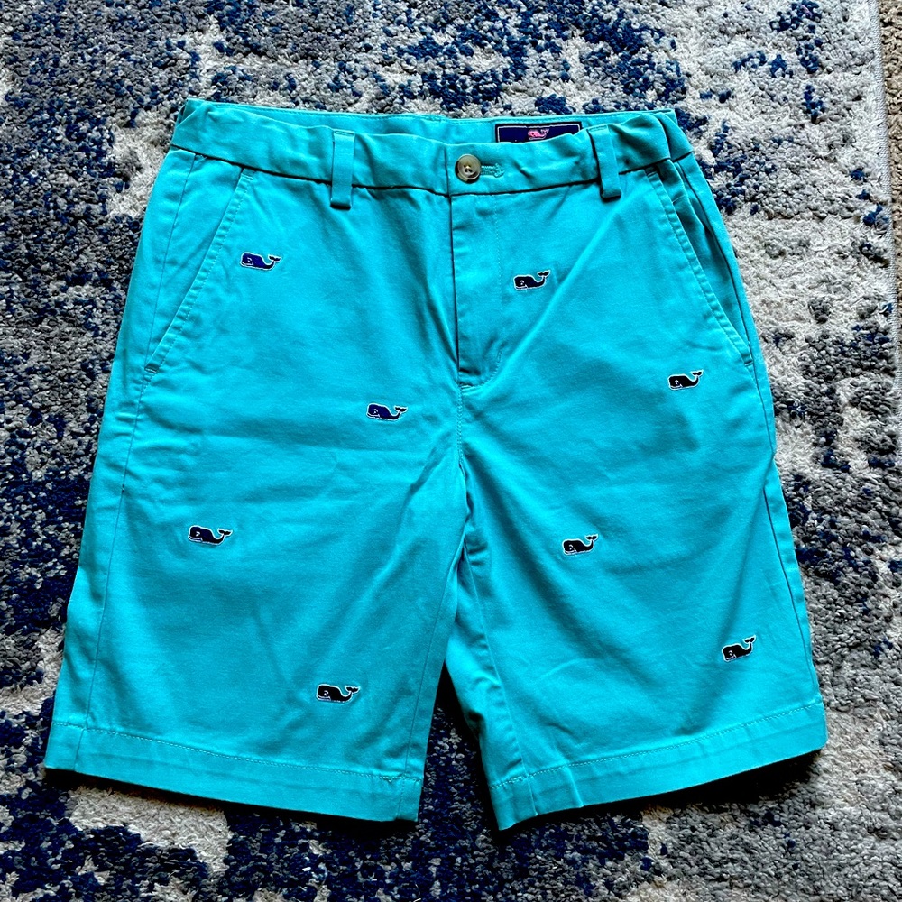 Vineyard Vines blue chino shorts. Size 12